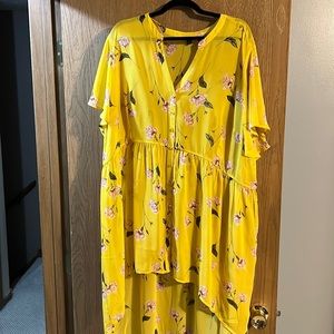 Yellow floral tunic top from Torrid size 5
